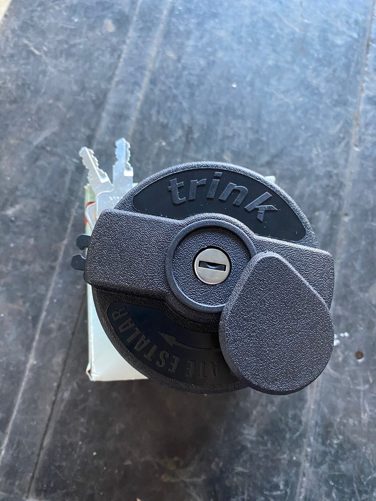 Tapa tanque comb. MB/FORD/VW/IVECO C/Llave R.Macho T. Plastico 1218 M.N.